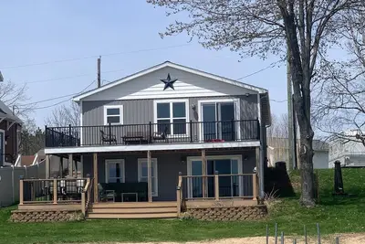 Image de 3-Bd, 2 Bth, Lake Front cottage, Beach, dock, Fire Pit, Hot Tub in 2025