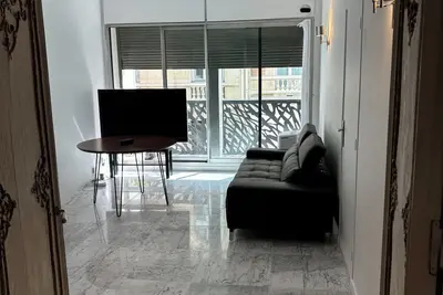 Champs Elysées à 50 mètres, appartement luxueux pour 4 personnes