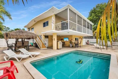 The Reef House, Waterfront, Oceanside, 70' Dock, Heated Pool and Spa Home