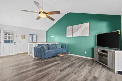 Image de Lakefront 2 bedroom 2 bath condo on Lake Keowee. 1 of 3 units available! Unit 965