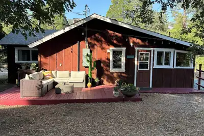 Image de Comfy and Cozy Family Cabin in Sequoia Nat’l Forest in California Hot Springs!
