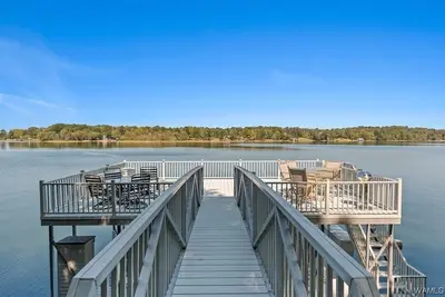 Image de Lake Tuscaloosa home on two acres. 12 miles to University of Alabama.