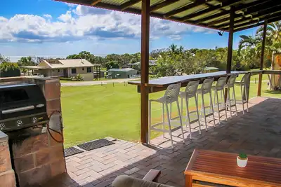 Image de Comfy, well equipped shed house with Ocean views. Island Time, Orchid Beach.