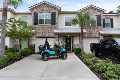 Image de Fully Stocked Kitchen | Golf Cart | Bikes | Beach Gear | Large Master Suite | Pool | Screen Porch