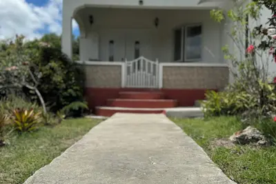 Charming 1-bedroom house with WiFi and Ac in welcoming Saint John's