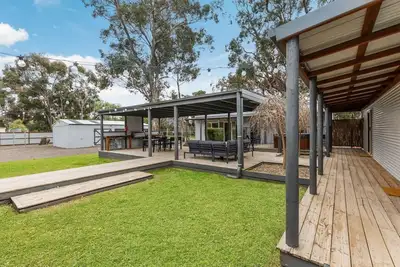 Image de Expansive 6-Bedroom Getaway in Serene Countryside - an entertainer's paradise!