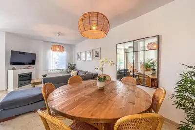 Image de Superbe Maison Familiale de 5 Chambres avec Jardin et Piscine près du Port d'Estepona