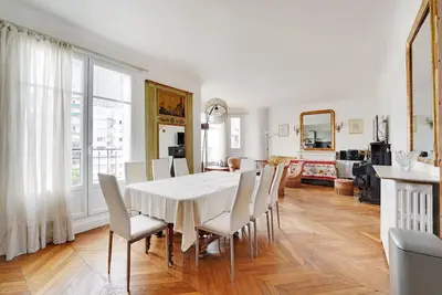 Image de 4 chambres 120m² - Vue Tour Eiffel à Saint-Germain