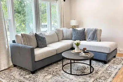 Image de Elegant Family Home near Downtown