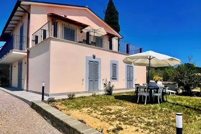 Image de Newly renovated house surrounded by greenery and with all modern comforts