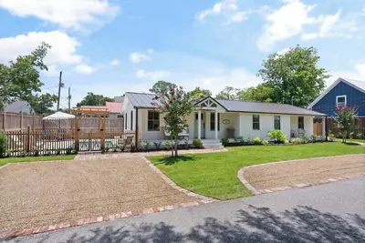 Image de The Coast Guard Cottage, sleeps 9 with a Pool