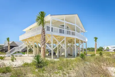 Image de Private Beachfront w\/ Sauna, Hottub, Golf Cart, Kayaks, Paddle Boards & Bikes +