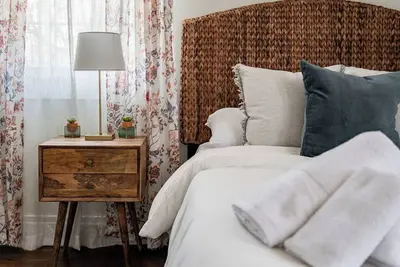 Image de Quaint | 4Bdrm |Near Lu by Saydrajanes Properties
