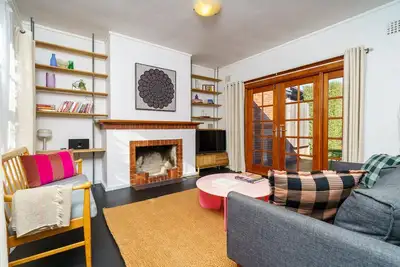 Image de New to Vrbo: Tranquil 2br Home near Lovers Lock and Shops