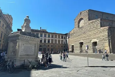 Elegant 3-Bedroom Apartment Overlooking Florence's Arcades