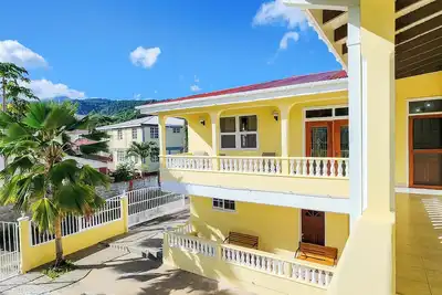 Image de Spacious modern 5 bedroom island retreat in Picard w\/ king bed and A\/C