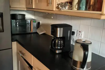Image de One bedroom in quiet apartment block with 24 hour concierge.