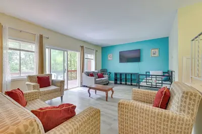 Image de Lake George Townhome w/ Deck: 2 Mi to The Outlets!