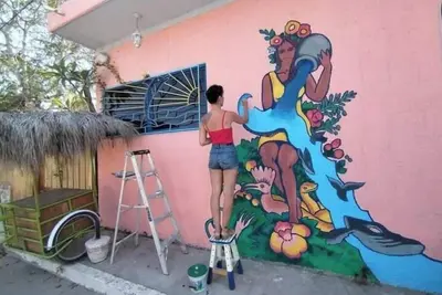 Image de 2 blocks from the beach. \n\n