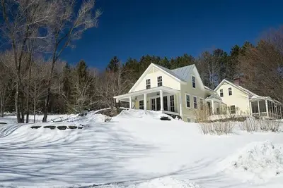 Image de Secluded, Magical Winter Paradise with Hot Tub