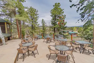 Image de The Haven - Mountain Log Home Sleeps 14!