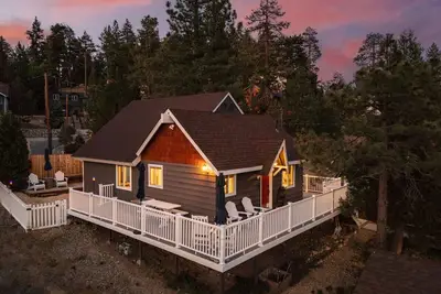 Image de Blissful Bay Cabin + Block from Boulder Bay