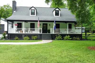 Image de Charming 4-bedroom country home with waterfall and Gameroom in Indian Trail