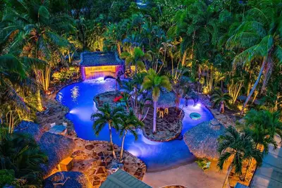 Image de Kon-Tiki Falls: Jupiter's Exclusive Private Resort!