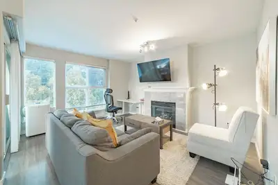 Image de 2 Bdr Condo Walk to Granville Island @ False Creek