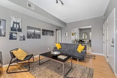 Image de Pet Friendly 2br Convenient to Stadium & Downtown