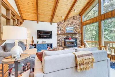 Image de 4 Mi to Angel Fire Resort: Retreat w/ Hot Tub