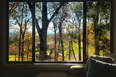 Image de Prime Spring Retreat: Walk, Sip, Hike, Relax, Explore at Dobie Slopeside