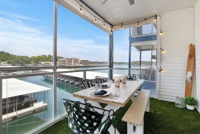Image de Revel in Relaxation @ The Rendezvous - Waterfront Property in Lake Ozark + Pools