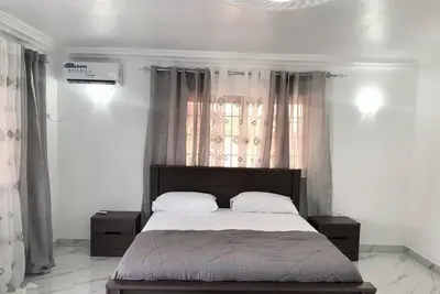 Image de Charming 1-bedroom Ocean View Apartment with Wi-Fi, Ac and Generator #1