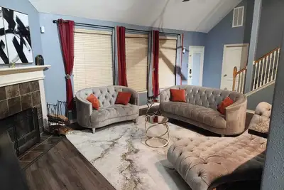 Image de Spacious and beautifully decorated 3br, 2. 5ba home
