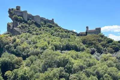 Ai Piedi di un Bellissimo Castello una Casa Fornita di Tutti i Comfort
