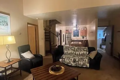 Image de Ski in/out condo with three queens