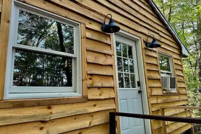 Image de Brand New All Season Cabin Rental w/ Snowmobile Trail Access