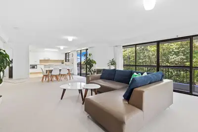 Image de Hidden paradise on Burleigh Headland, just a stones throw from the beach!