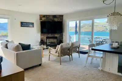Image de Lakefront Living-Beach•Buoy•View