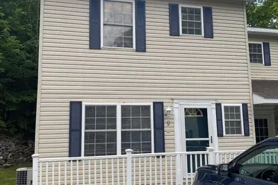 Image de Cozy 2-bedroom condo in enchanting Petoskey with WiFi, Ac. State Park, Bike Path