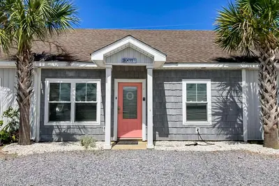 Image de Gorgeous coastal home with plenty of space and easy beach access