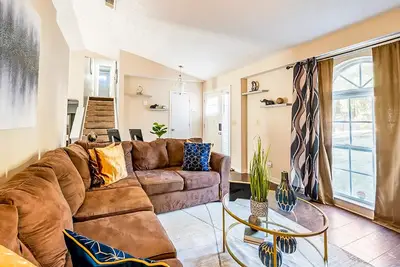 Image de Gateway to Atlanta's top attractions with a full kitchen, firepit, & Ac