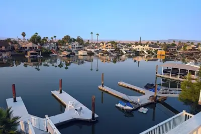 Image de DiscoBay Waterfront Getaway w/ Paddle Boards Kayaks & Paddleboat