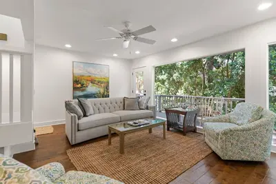 Image de Golf Course | Kids Bunk Closet | Deck | 2 Balconies | Natural Light | Full Kitchen | King Beds