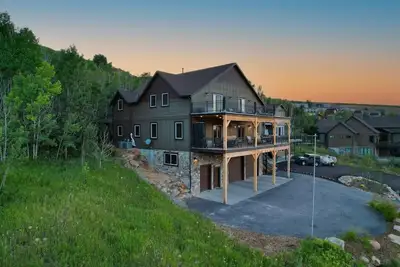 Image de Sleeps 33! Views! Private Hot Tub! Pool Access! Massive!