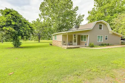 Image de Greers Ferry Home w/ Fire Pit Near Shiloh Marina!