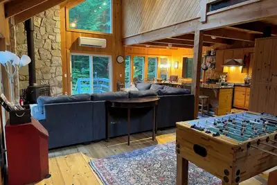 Image de New! ! Lovely Post & Beam home minutes from Lenox & Williamstown, lakes & hiking