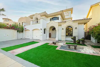 Image de Indulge in pure luxury at our exquisite 5-bedroom villa on Palm Jumeirah
