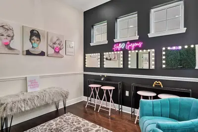 Image de Hollywood Glam Room, Man Cave, Pool, Games